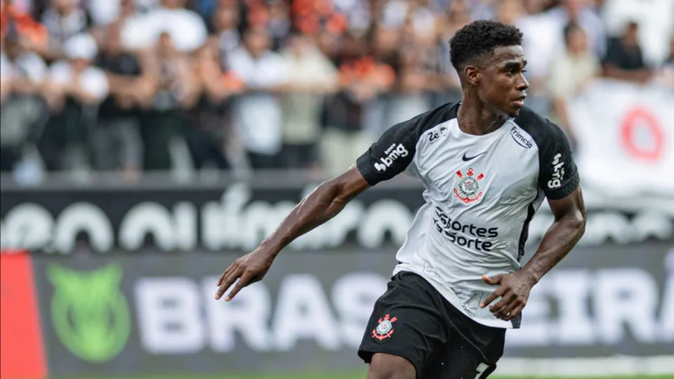 Corinthians e Internacional avançam por empréstimo de Félix Torres